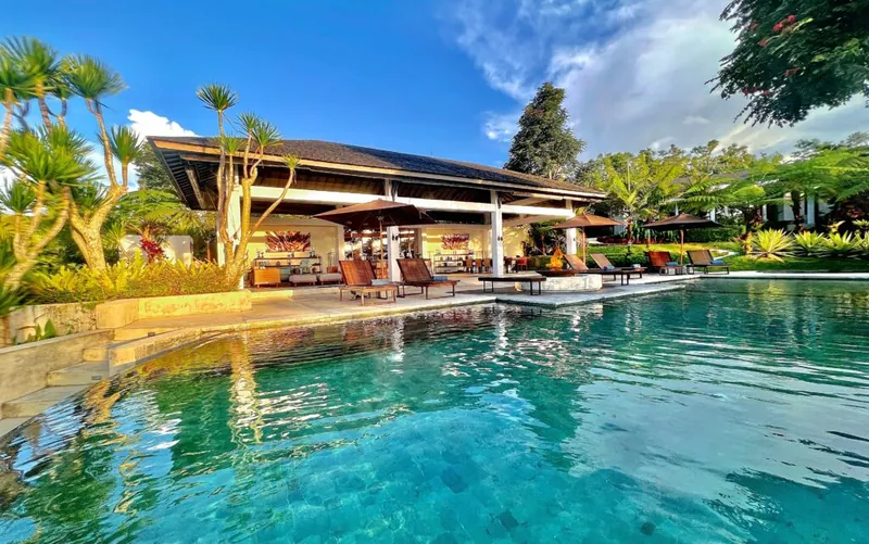 Alta Vista Bali mountain villa and swimming pool in North Bali